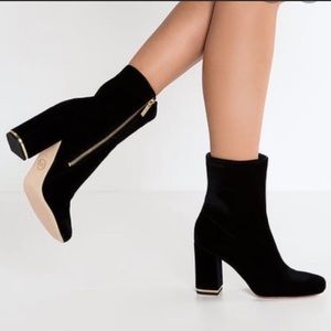 NWT Michael Kors Ursula Velvet booties